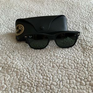 RAY-BAN SUNGLASSES W/ CASE